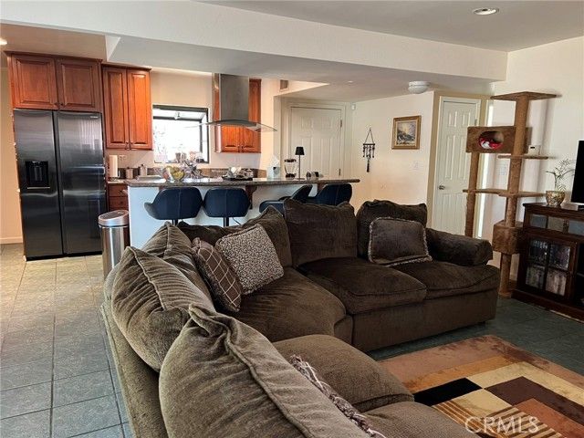 20323 Kinzie Street, Chatsworth (los Angeles), CA 91311