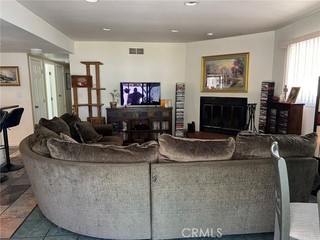 20323 Kinzie Street, Chatsworth (los Angeles), CA 91311