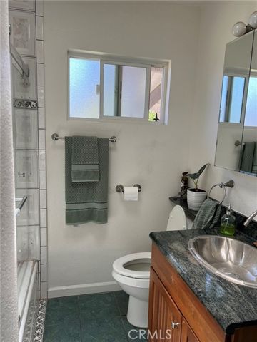 20323 Kinzie Street, Chatsworth (los Angeles), CA 91311