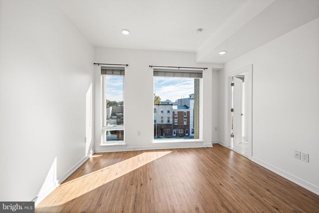 331-33 E GIRARD AVE, Philadelphia, PA 19125