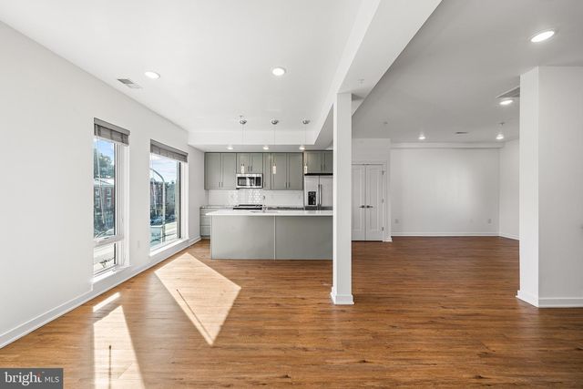 331-33 E GIRARD AVE, Philadelphia, PA 19125