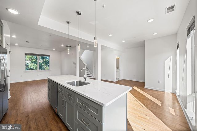 331-33 E GIRARD AVE, Philadelphia, PA 19125