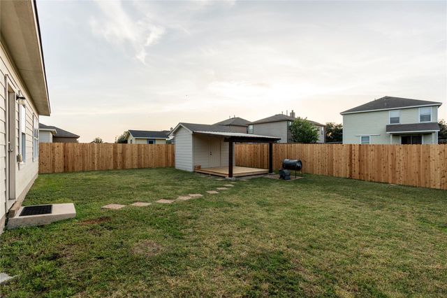 5000 Lexington Meadow LN, Del Valle, TX 78617
