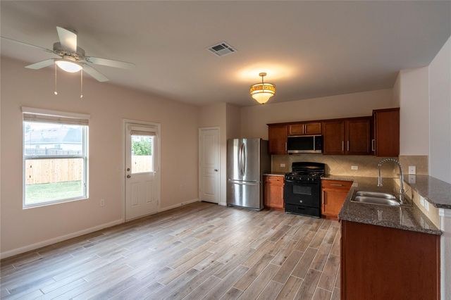 5000 Lexington Meadow LN, Del Valle, TX 78617