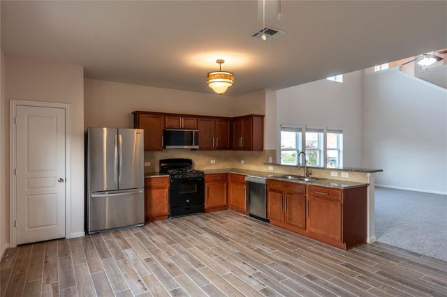 5000 Lexington Meadow LN, Del Valle, TX 78617