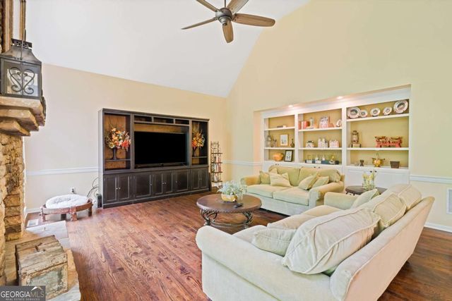 163 Woodcliff Drive, Suwanee, GA 30024
