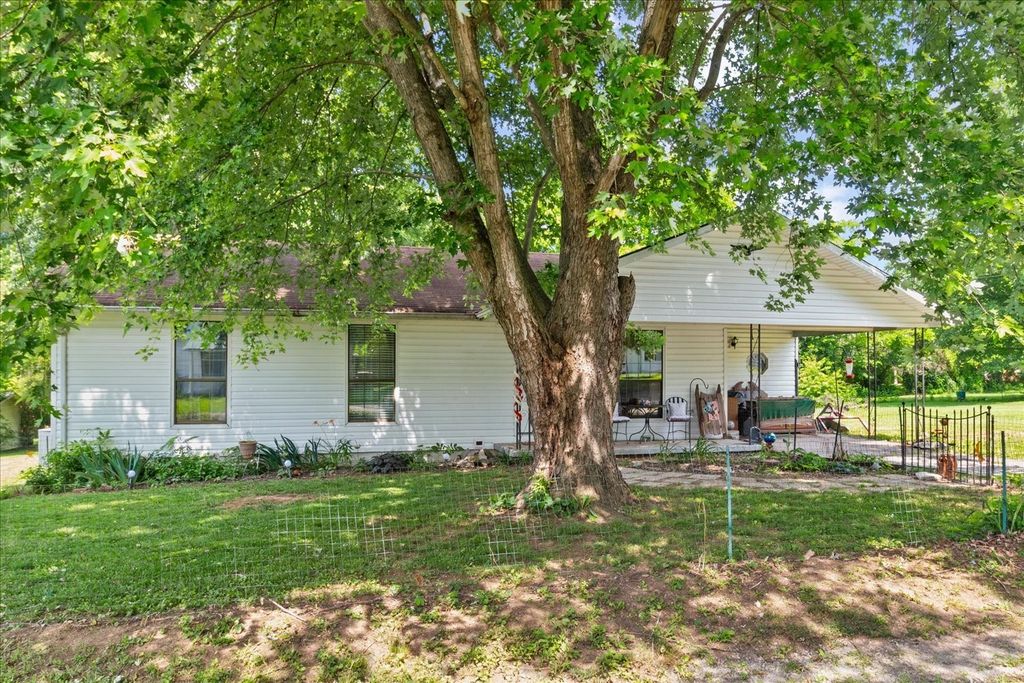 114 Elm St, Cornersville, TN 37047