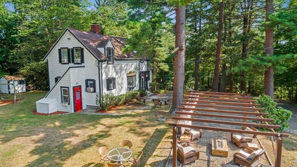 11 Liberty St, Middleton, MA 01949