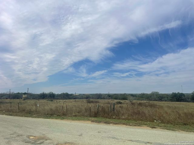 550 SCHUETTIG RD, Poteet, TX 78065