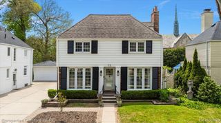 73 Meadow Lane, Grosse Pointe Farms, MI 48236
