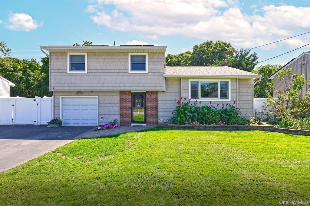21 Campo Avenue, Selden, NY 11784 — exterior
