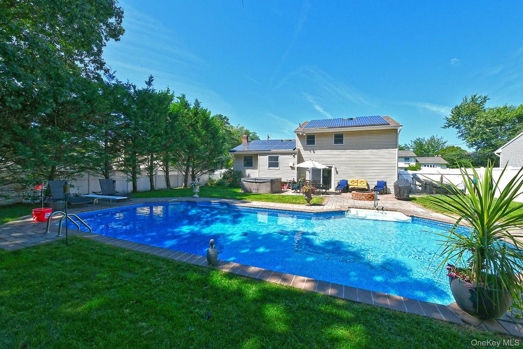 21 Campo Avenue, Selden, NY 11784 — photo 2