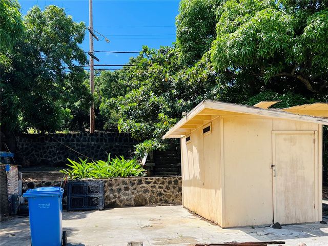 322 Auwaiolimu Street, Honolulu, HI 96813