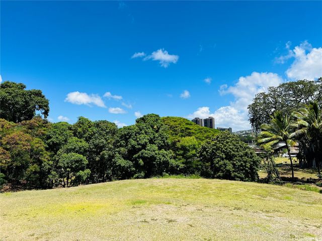 322 Auwaiolimu Street, Honolulu, HI 96813