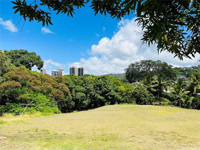 322 Auwaiolimu Street, Honolulu, HI 96813