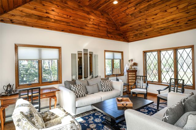 14 Geneva Drive, Hopewell Junction, NY 12533