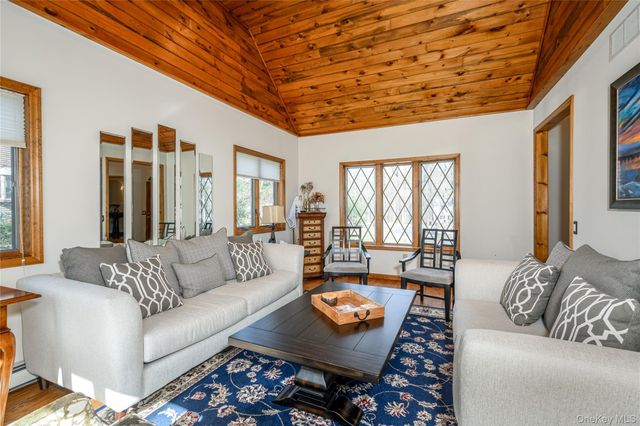 14 Geneva Drive, Hopewell Junction, NY 12533