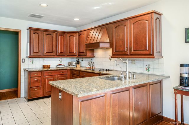 14 Geneva Drive, Hopewell Junction, NY 12533