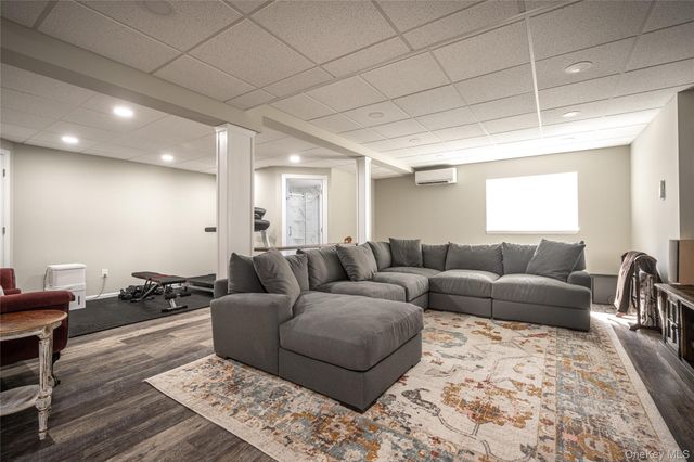 14 Geneva Drive, Hopewell Junction, NY 12533