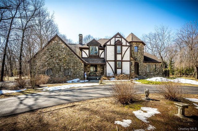 14 Geneva Drive, Hopewell Junction, NY 12533