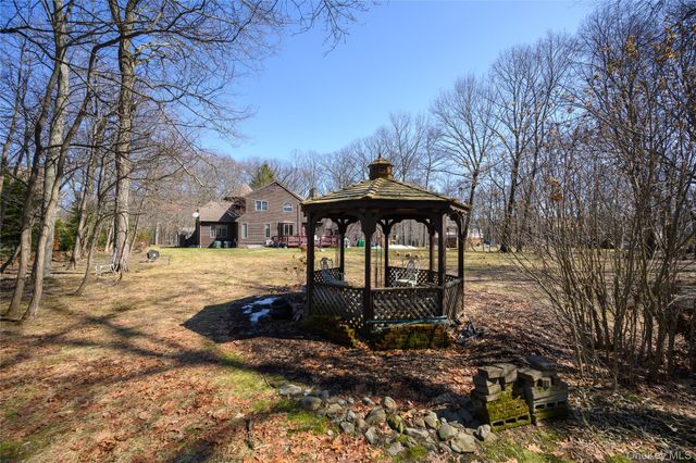 14 Geneva Drive, Hopewell Junction, NY 12533