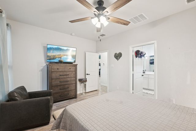 125 Orchard Pines Place, Boyd, TX 76023