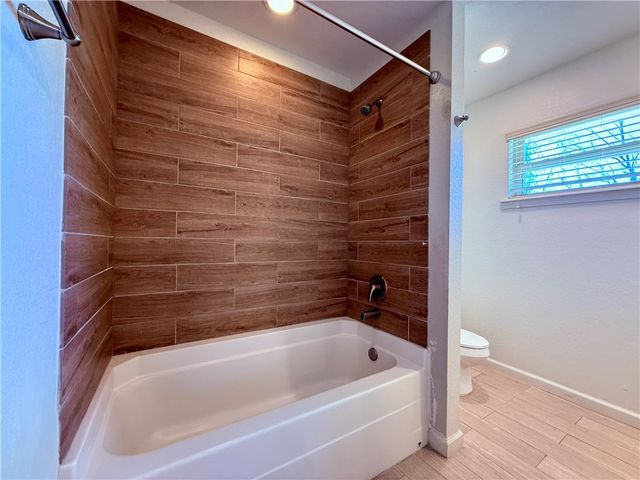 108 SE 13th Street, Bentonville, AR 72712