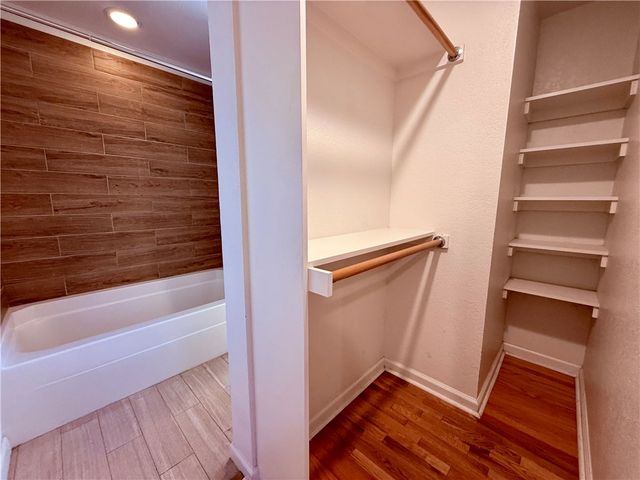 108 SE 13th Street, Bentonville, AR 72712