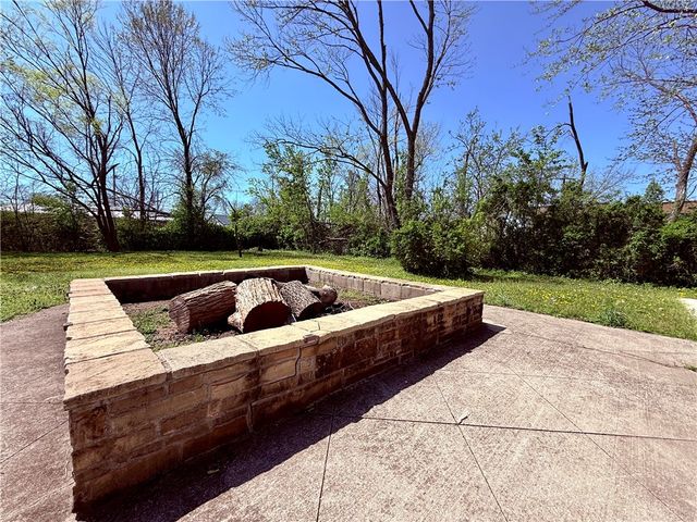 108 SE 13th Street, Bentonville, AR 72712