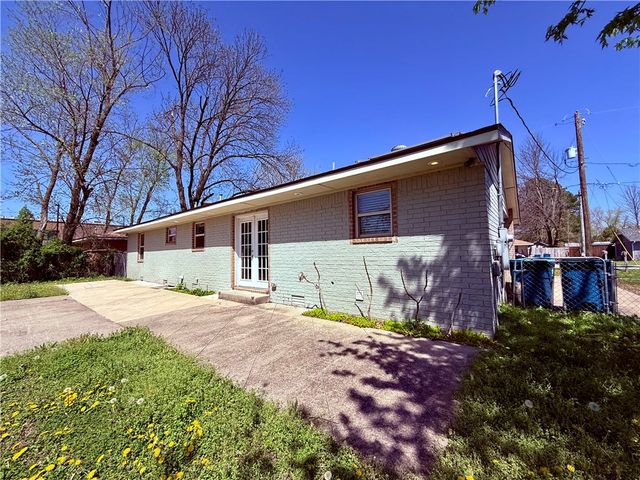 108 SE 13th Street, Bentonville, AR 72712