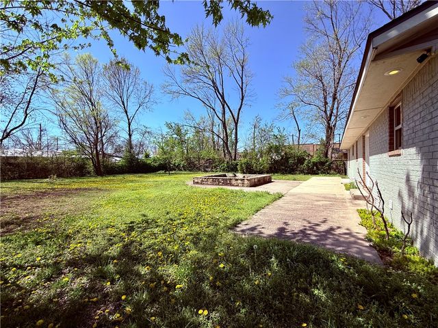 108 SE 13th Street, Bentonville, AR 72712