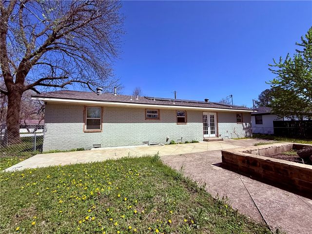 108 SE 13th Street, Bentonville, AR 72712