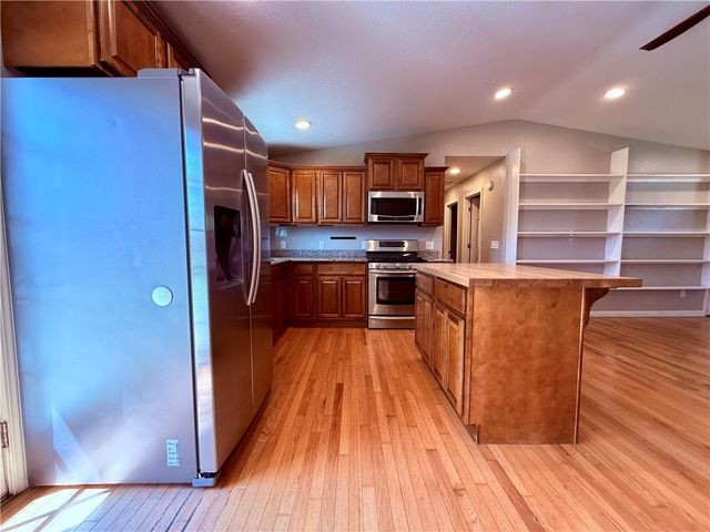 108 SE 13th Street, Bentonville, AR 72712