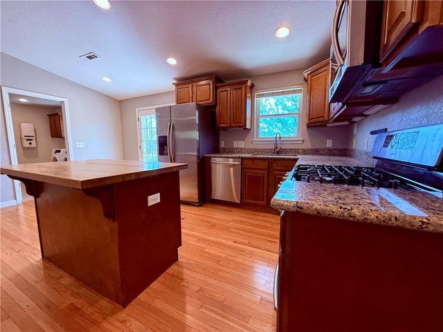 108 SE 13th Street, Bentonville, AR 72712
