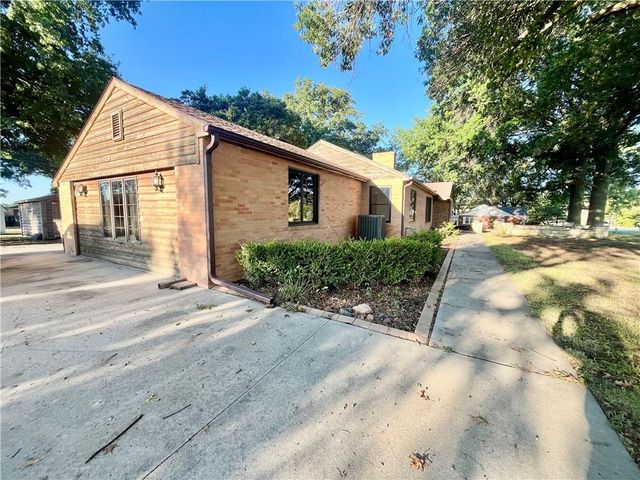 1612 Country Club Road, Atchison, KS 66002