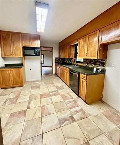 1612 Country Club Road, Atchison, KS 66002