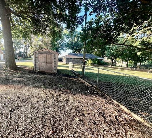 1612 Country Club Road, Atchison, KS 66002