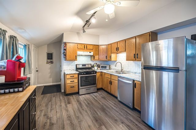 2124 PLUM Street, Erie, PA 16502