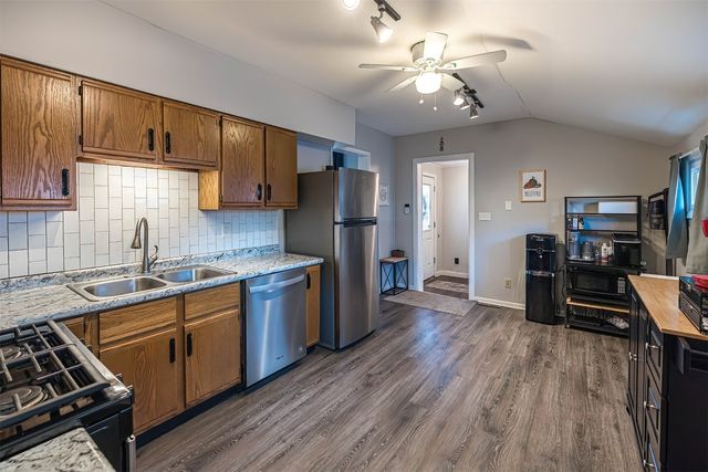 2124 PLUM Street, Erie, PA 16502