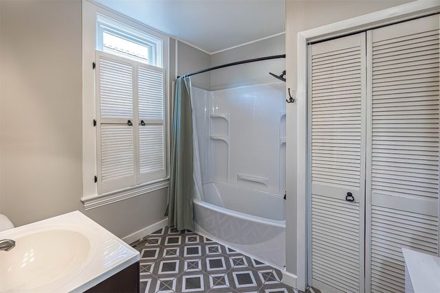 2124 PLUM Street, Erie, PA 16502