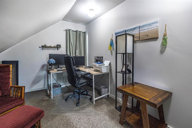 2124 PLUM Street, Erie, PA 16502