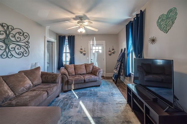 2124 PLUM Street, Erie, PA 16502