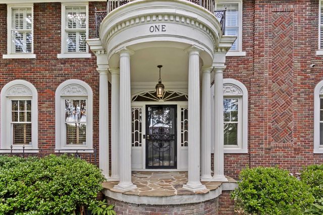 1 BELLEAIR DR, Memphis, TN 38104