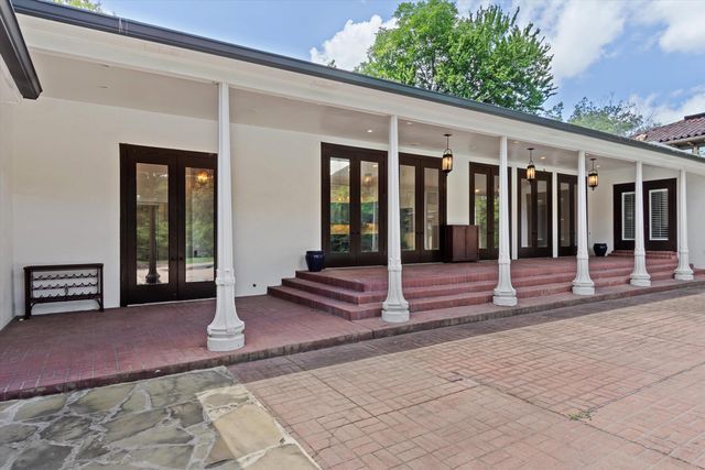 1 BELLEAIR DR, Memphis, TN 38104