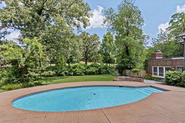 1 BELLEAIR DR, Memphis, TN 38104