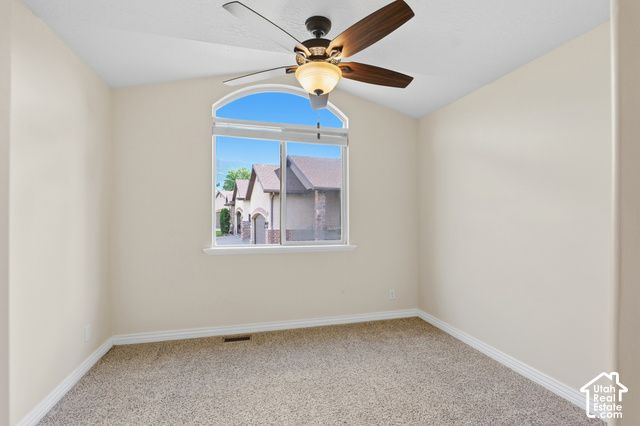 46 E WHITAKER CIR, Kaysville, UT 84037