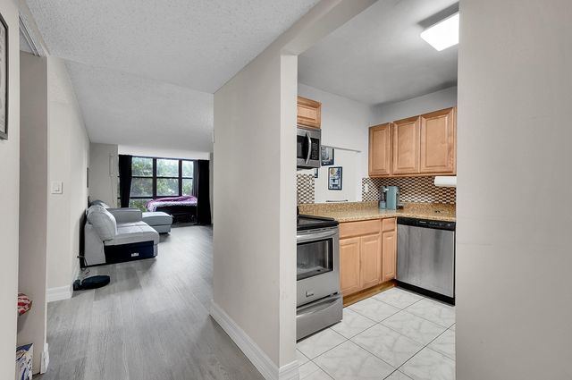 1000 Parkview Drive Unit 306, Hallandale Beach, FL 33009