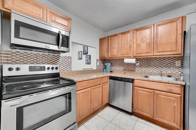 1000 Parkview Drive Unit 306, Hallandale Beach, FL 33009