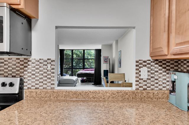 1000 Parkview Drive Unit 306, Hallandale Beach, FL 33009