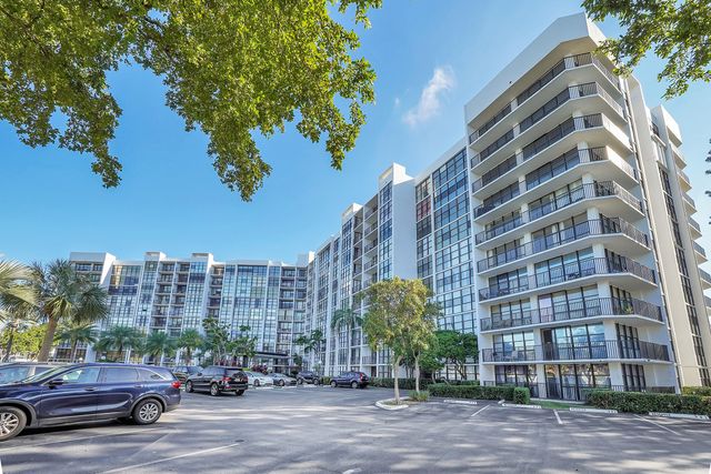 1000 Parkview Drive Unit 306, Hallandale Beach, FL 33009